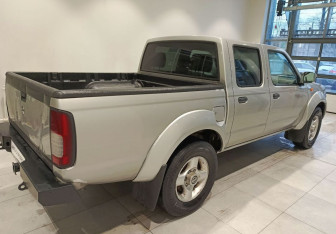 Подержанный автомобиль Nissan NP300 2012 года (8 фото)