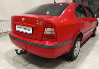 Подержанный автомобиль Skoda Octavia Liftback 2009 года (6 фото)