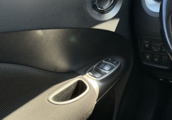 Подержанный автомобиль Nissan Juke 2012 года (16 фото)