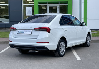 Подержанный автомобиль Skoda Rapid Liftback 2021 года (5 фото)