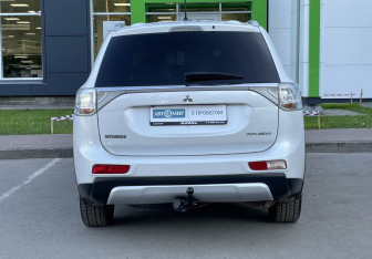 Подержанный автомобиль Mitsubishi Outlander 2014 года (6 фото)