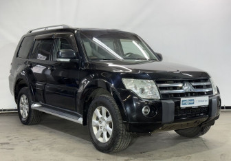 Подержанный автомобиль Mitsubishi Pajero 2011 года (3 фото)