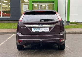 Подержанный автомобиль Ford Focus Hatchback 2009 года (7 фото)