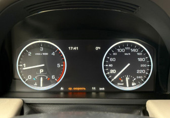 Подержанный автомобиль Land Rover Range Rover 2010 года (17 фото)