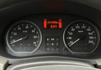 Подержанный автомобиль Renault Logan Sedan 2011 года (12 фото)