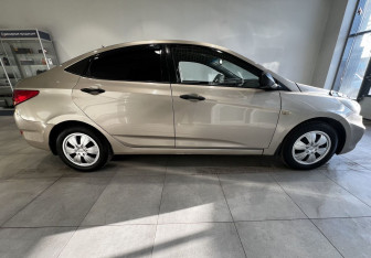 Подержанный автомобиль Hyundai Solaris Sedan 2011 года (5 фото)