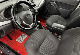 Подержанный автомобиль LADA (ВАЗ) Kalina Hatchback 2013 года (9 фото)