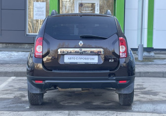 Подержанный автомобиль Renault Duster 2014 года (6 фото)