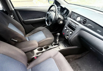 Подержанный автомобиль Mitsubishi Outlander 2007 года (9 фото)