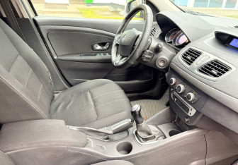 Подержанный автомобиль Renault Fluence 2013 года (9 фото)