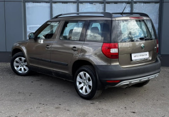 Подержанный автомобиль Skoda Yeti 2010 года (8 фото)