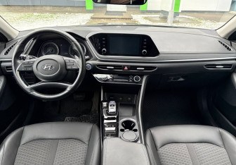 Подержанный автомобиль Hyundai Sonata 2020 года (11 фото)