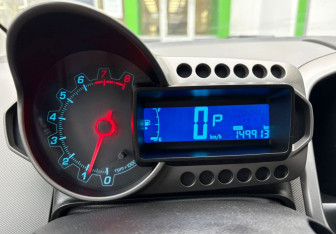 Подержанный автомобиль Chevrolet Aveo Sedan 2013 года (12 фото)