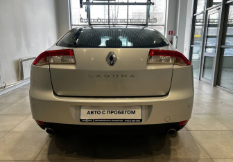 Подержанный автомобиль Renault Laguna Liftback 2008 года (5 фото)