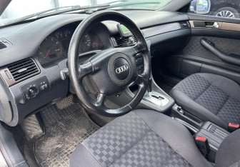 Подержанный автомобиль Audi A6 Sedan 2001 года (9 фото)
