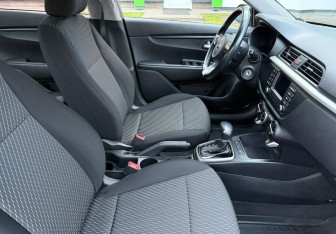 Подержанный автомобиль Kia Rio Sedan 2018 года (10 фото)