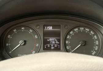 Подержанный автомобиль Skoda Rapid Liftback 2015 года (11 фото)