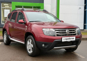 Подержанный автомобиль Renault Duster 2015 года (3 фото)