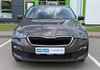 Подержанный автомобиль Skoda Rapid Liftback 2020 года (2 фото)