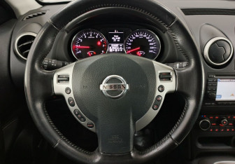 Подержанный автомобиль Nissan Qashqai+2 2011 года (13 фото)