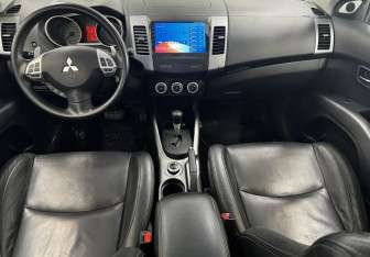 Подержанный автомобиль Mitsubishi Outlander 2007 года (9 фото)