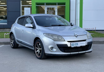 Подержанный автомобиль Renault Megane Hatchback 2009 года (3 фото)