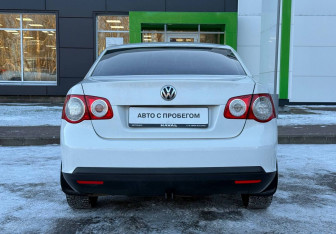 Подержанный автомобиль Volkswagen Jetta Sedan 2009 года (5 фото)