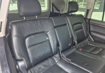 Подержанный автомобиль Toyota Land Cruiser Suv 2012 года (11 фото)