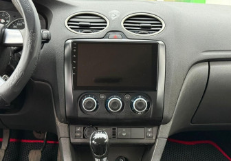 Подержанный автомобиль Ford Focus Sedan 2007 года (13 фото)