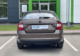 Подержанный автомобиль Skoda Rapid Liftback 2018 года (6 фото)