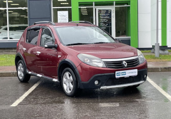 Подержанный автомобиль Renault Sandero 2012 года (3 фото)