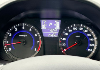 Подержанный автомобиль Hyundai Solaris Sedan 2015 года (12 фото)