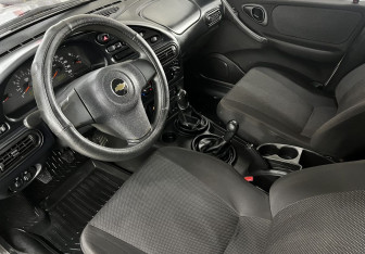 Подержанный автомобиль Chevrolet Niva 2013 года (9 фото)