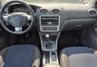 Подержанный автомобиль Ford Focus Hatchback 2007 года (9 фото)