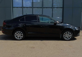 Подержанный автомобиль Volkswagen Jetta Sedan 2012 года (3 фото)