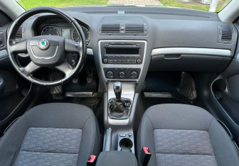 Подержанный автомобиль Skoda Octavia Liftback 2013 года (11 фото)