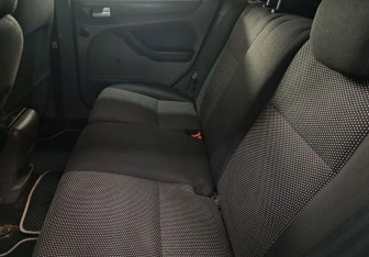 Подержанный автомобиль Ford Focus Hatchback 2010 года (13 фото)