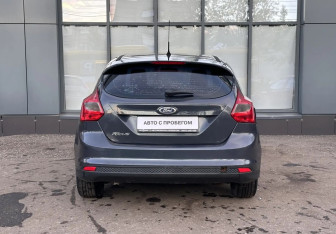 Подержанный автомобиль Ford Focus Hatchback 2011 года (7 фото)