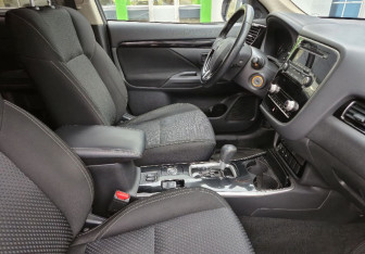 Подержанный автомобиль Mitsubishi Outlander 2022 года (9 фото)