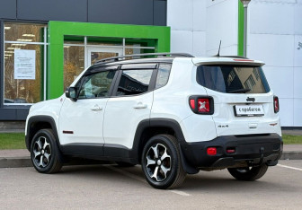 Подержанный автомобиль Jeep Renegade 2019 года (7 фото)