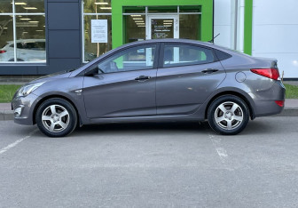 Подержанный автомобиль Hyundai Solaris Sedan 2015 года (8 фото)