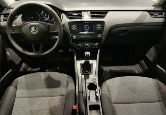 Подержанный автомобиль Skoda Octavia Liftback 2015 года (12 фото)