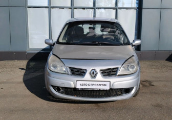Подержанный автомобиль Renault Scenic 2006 года (3 фото)