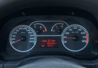 Подержанный автомобиль Fiat Albea 2010 года (12 фото)