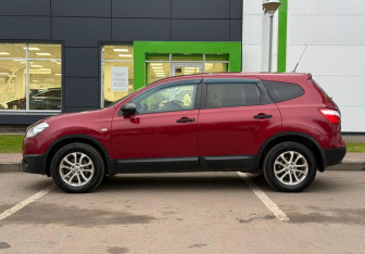 Подержанный автомобиль Nissan Qashqai+2 2012 года (8 фото)