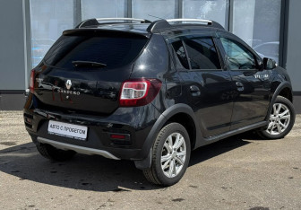 Подержанный автомобиль Renault Sandero 2018 года (6 фото)