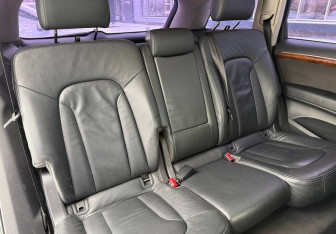 Подержанный автомобиль Audi Q7 2015 года (11 фото)