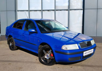 Подержанный автомобиль Skoda Octavia Liftback 2008 года (3 фото)