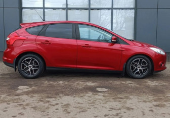 Подержанный автомобиль Ford Focus Hatchback 2011 года (4 фото)