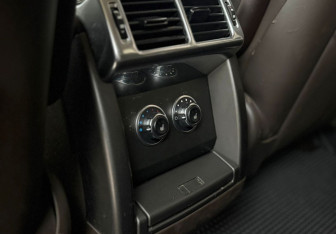 Подержанный автомобиль Land Rover Range Rover 2010 года (16 фото)